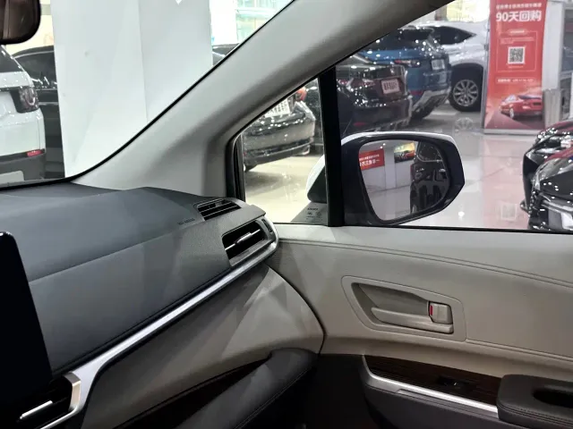 Toyota Sienna — Фото автомобиля 7
