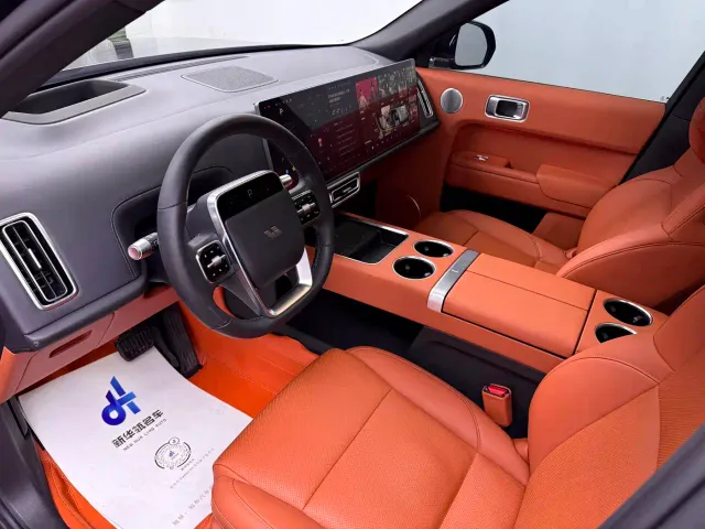 Li Auto L8 — Фото автомобиля 13