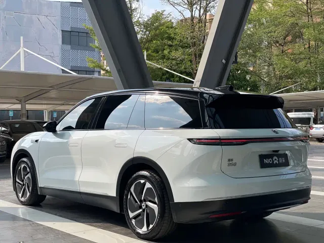 Nio ES8 — Фото автомобиля 15