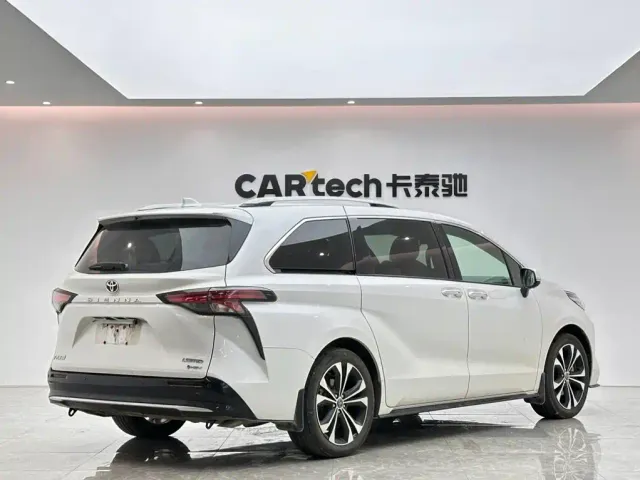 Toyota Sienna — Фото автомобиля 5