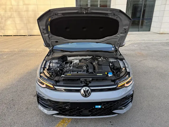 Volkswagen Golf — Фото автомобиля 18