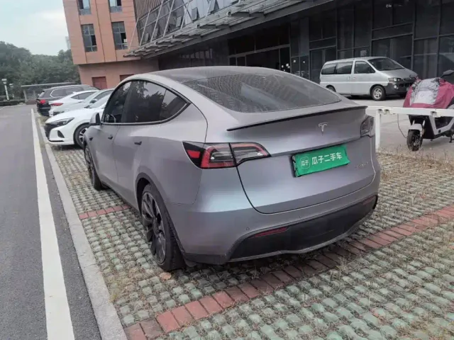 Tesla Model Y — Фото автомобиля 4