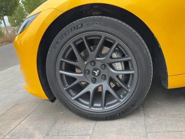 Tesla Model 3 — Фото автомобиля 22