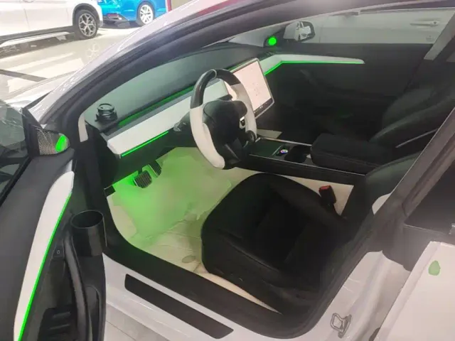 Tesla Model 3 — Фото автомобиля 15