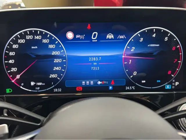 Mercedes-Benz E-Class — Фото автомобиля 24