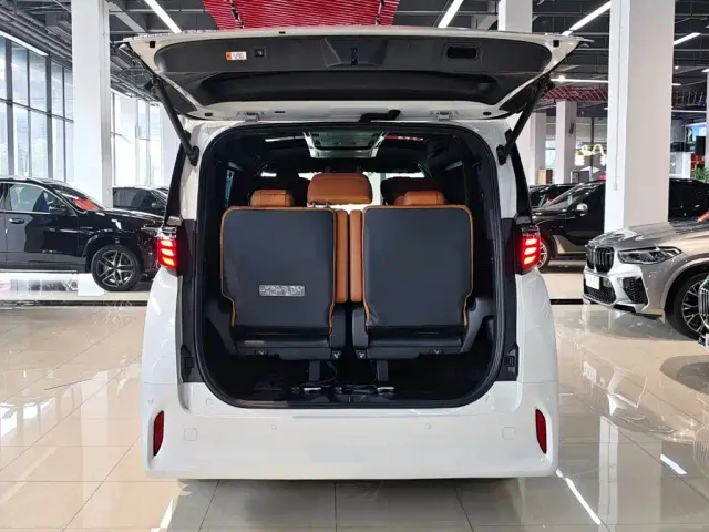 Toyota Alphard — Фото автомобиля 13