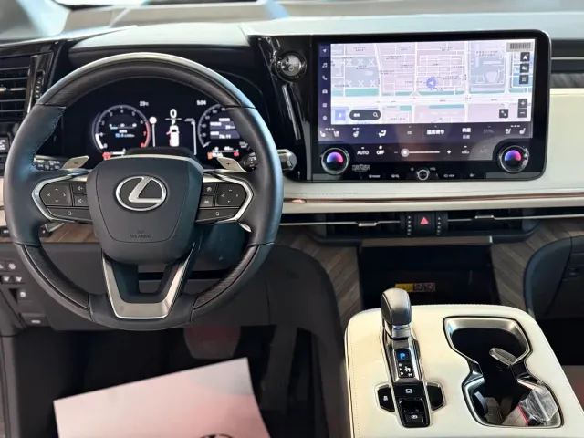 Lexus LM — Фото автомобиля 10