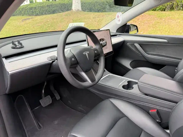 Tesla Model Y — Фото автомобиля 7