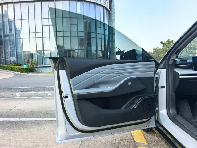 Geely Galaxy E8 — Фото автомобиля 14