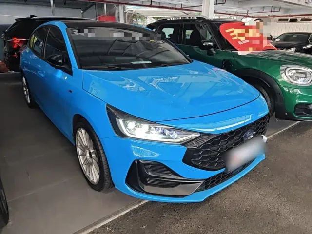 Ford Focus — Фото автомобиля 3