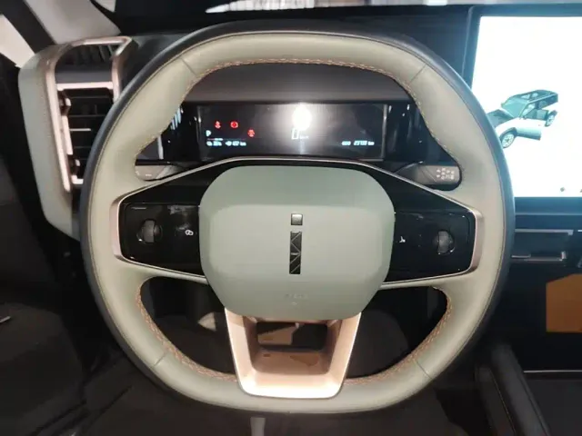 iCAR 03 — Фото автомобиля 10