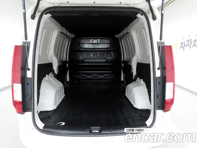 Hyundai Staria Staria Карго 3 места — Фото автомобиля 2
