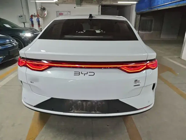 BYD Qin L — Фото автомобиля 5
