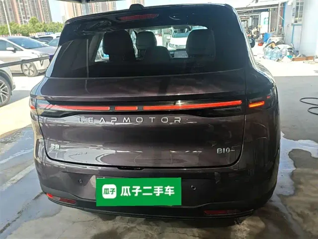 Leapmotor B10 — Фото автомобиля 5