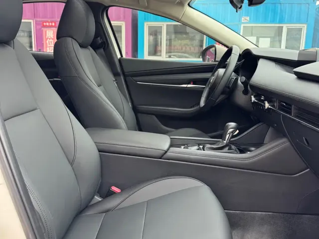 Mazda Axela — Фото автомобиля 16