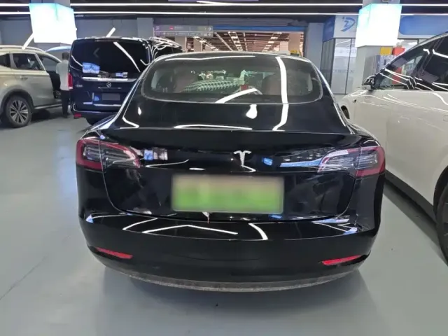 Tesla Model 3 — Фото автомобиля 5