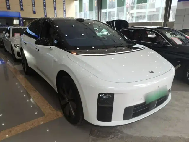 Li Auto Li Auto i6 2025 4WD Base Model — Фото автомобиля 3