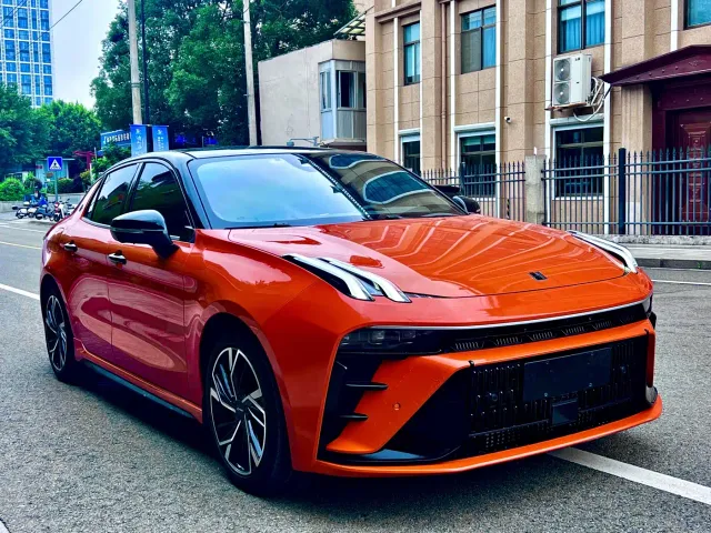 Lynk & Co 03 — Фото автомобиля 5