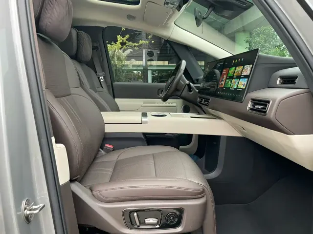 Li Auto MEGA — Фото автомобиля 7