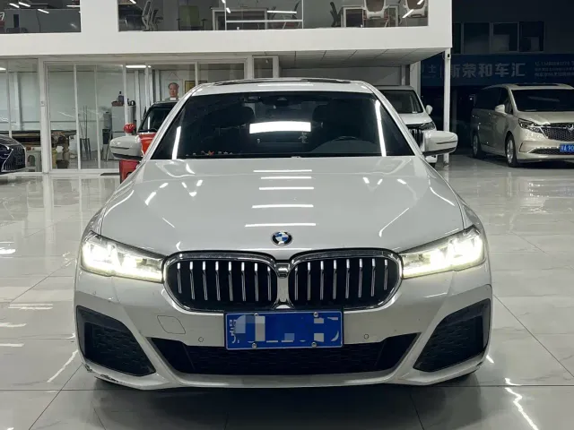 BMW 5 Series — Фото автомобиля 3