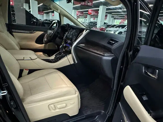 Toyota Vellfire — Фото автомобиля 15