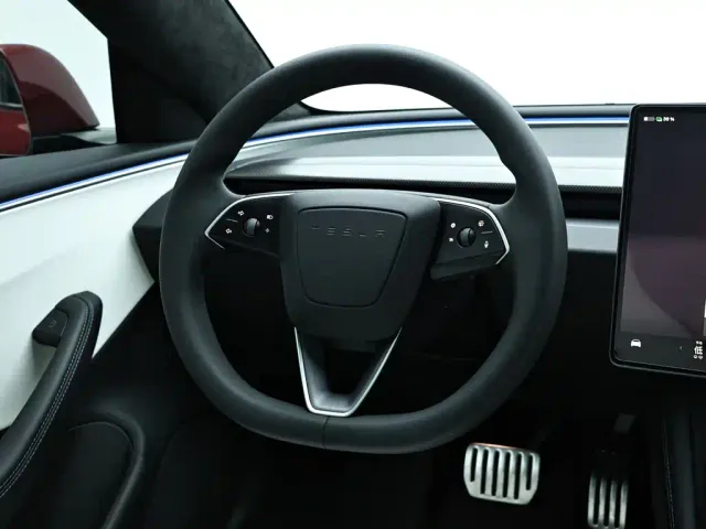 Tesla Model 3 — Фото автомобиля 17