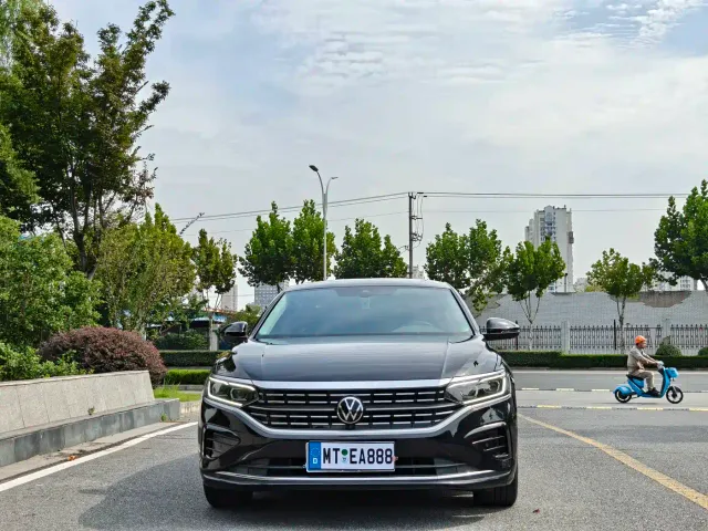 Volkswagen Passat — Фото автомобиля 2