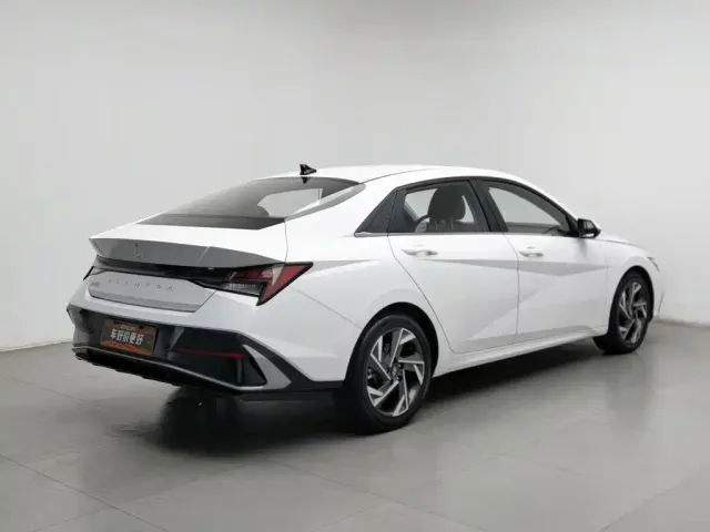 Hyundai Elantra — Фото автомобиля 2