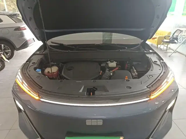 Geely Galaxy Starship 7 EM-i — Фото автомобиля 19