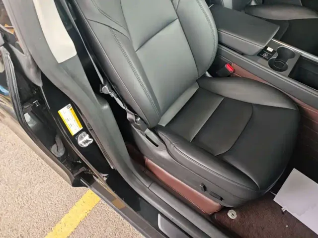 Tesla Model Y — Фото автомобиля 24
