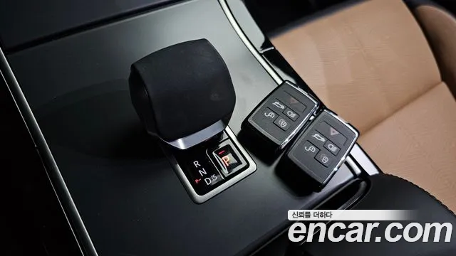 Land Rover Range Rover Velar — Фото автомобиля 12