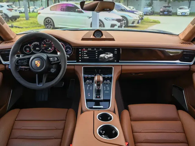 Porsche Panamera — Фото автомобиля 16