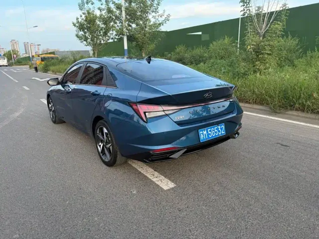 Hyundai Elantra — Фото автомобиля 3
