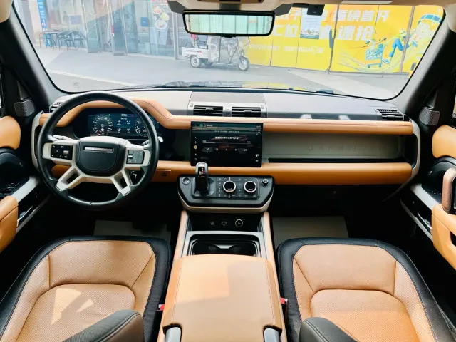 Land Rover Defender — Фото автомобиля 8