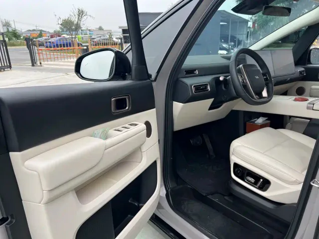 Li Auto MEGA — Фото автомобиля 4