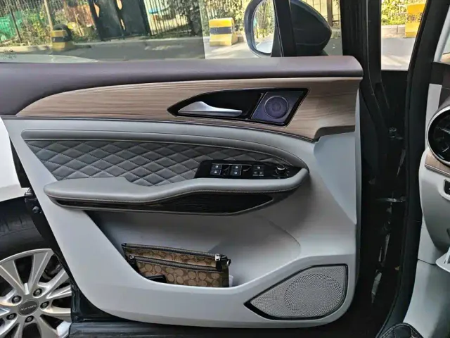 Forthing Yacht — Фото автомобиля 7