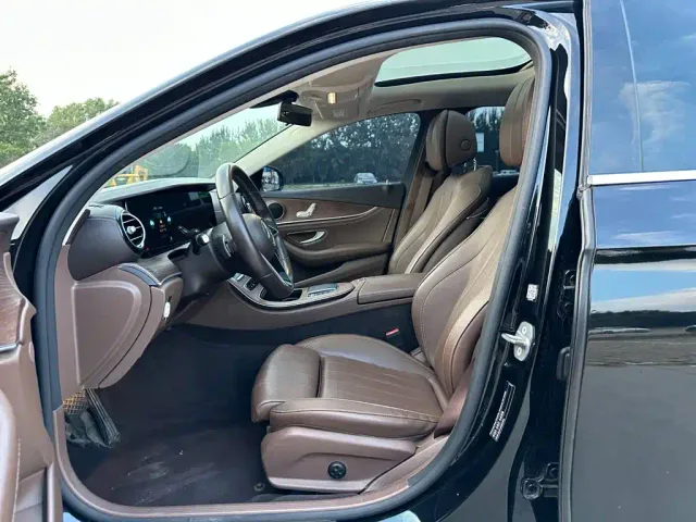 Mercedes-Benz E-Class — Фото автомобиля 8