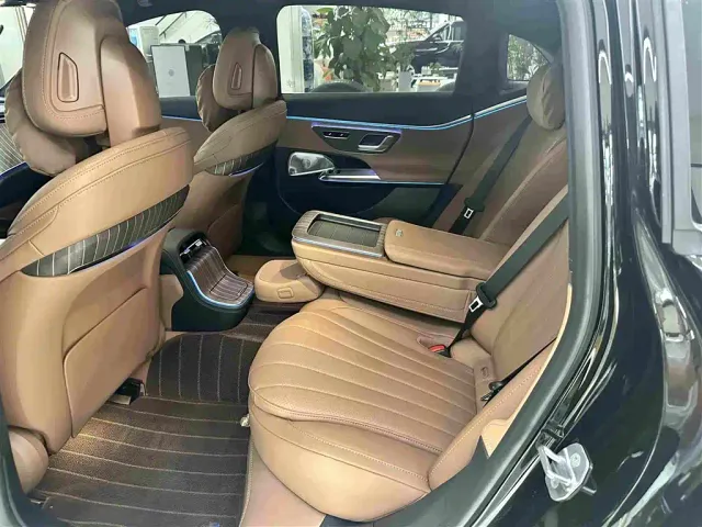 Mercedes-Benz E-Class — Фото автомобиля 14