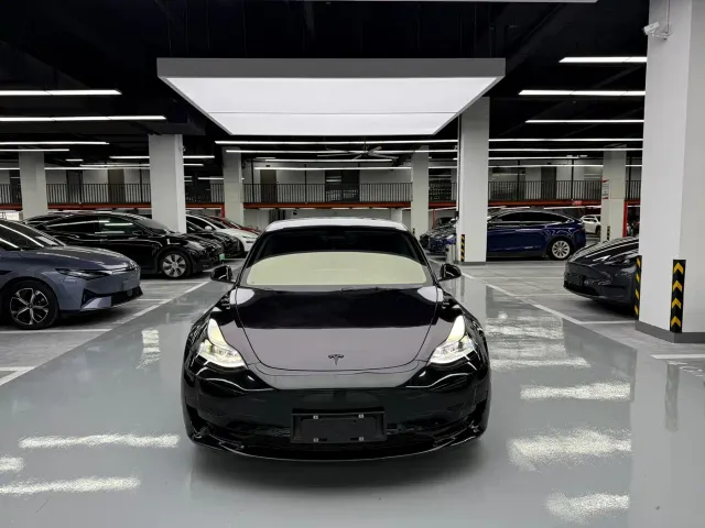 Tesla Model 3 — Фото автомобиля 2