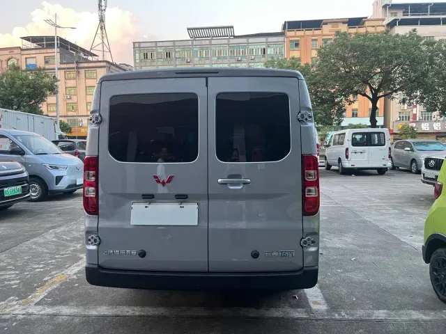 Wuling Yangguang — Фото автомобиля 5