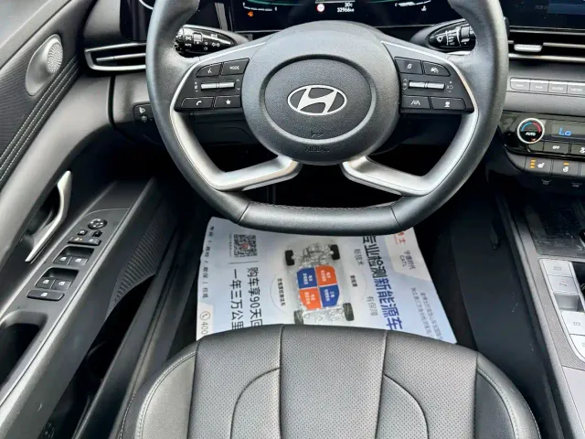 Hyundai Elantra — Фото автомобиля 18