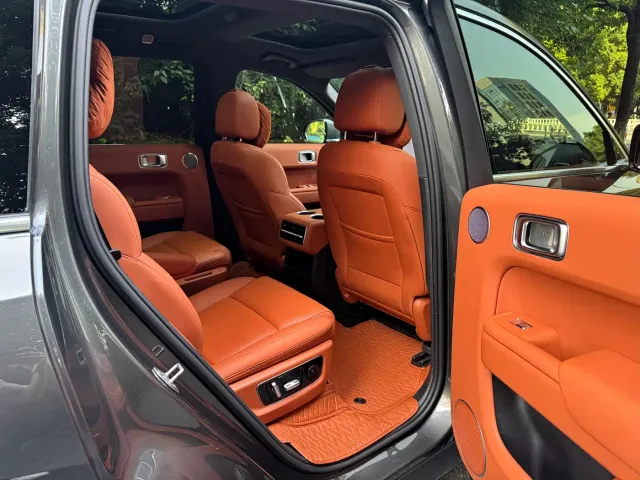 Li Auto L8 — Фото автомобиля 9