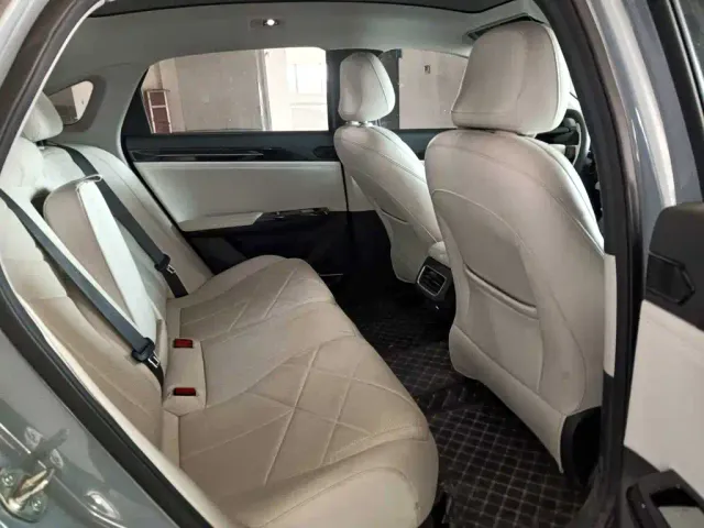 Geely Galaxy L6 — Фото автомобиля 10