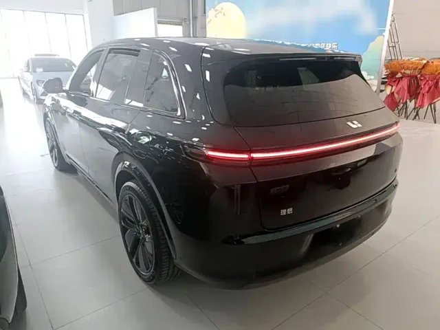 Li Auto L7 — Фото автомобиля 4