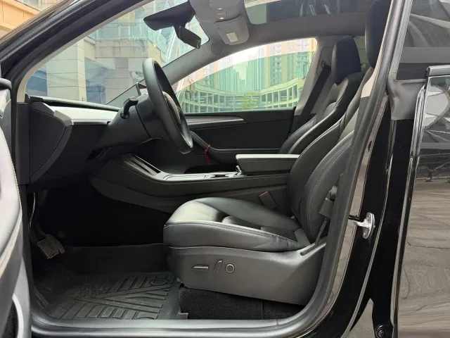 Tesla Model Y — Фото автомобиля 5
