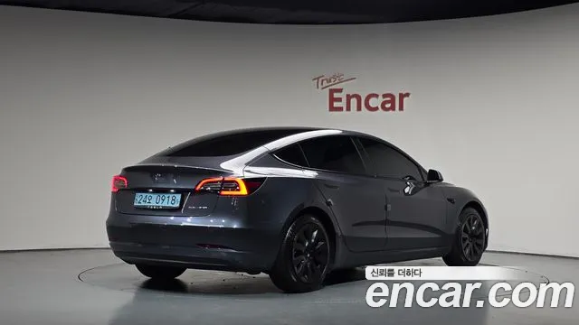 Tesla Model 3 — Фото автомобиля 2