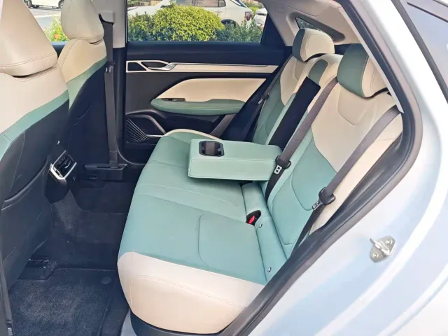Geely Emgrand L — Фото автомобиля 15