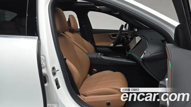 Mercedes-Benz E-Class — Фото автомобиля 11