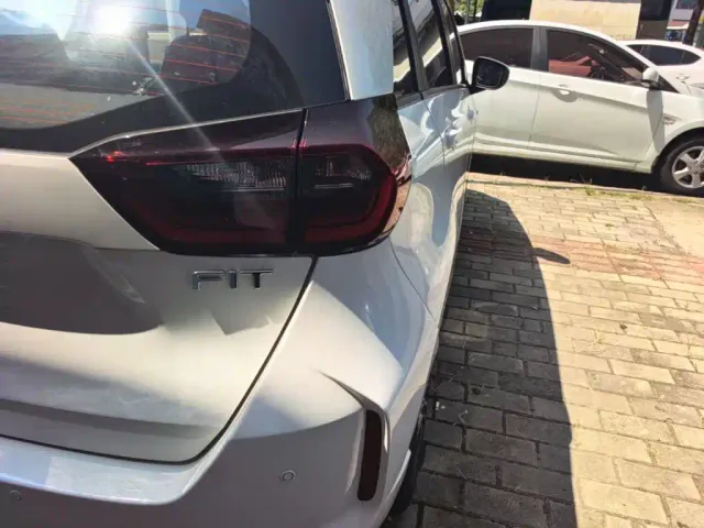 Honda Fit — Фото автомобиля 7