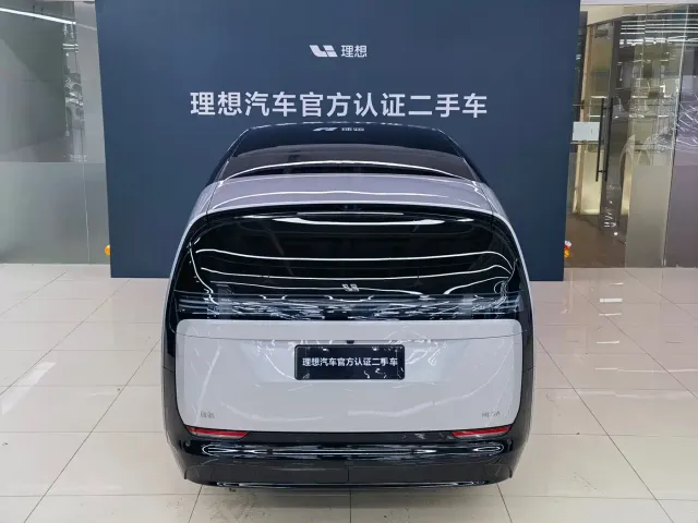 Li Auto MEGA — Фото автомобиля 17